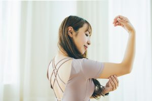 二の腕の脂肪が気になる女性