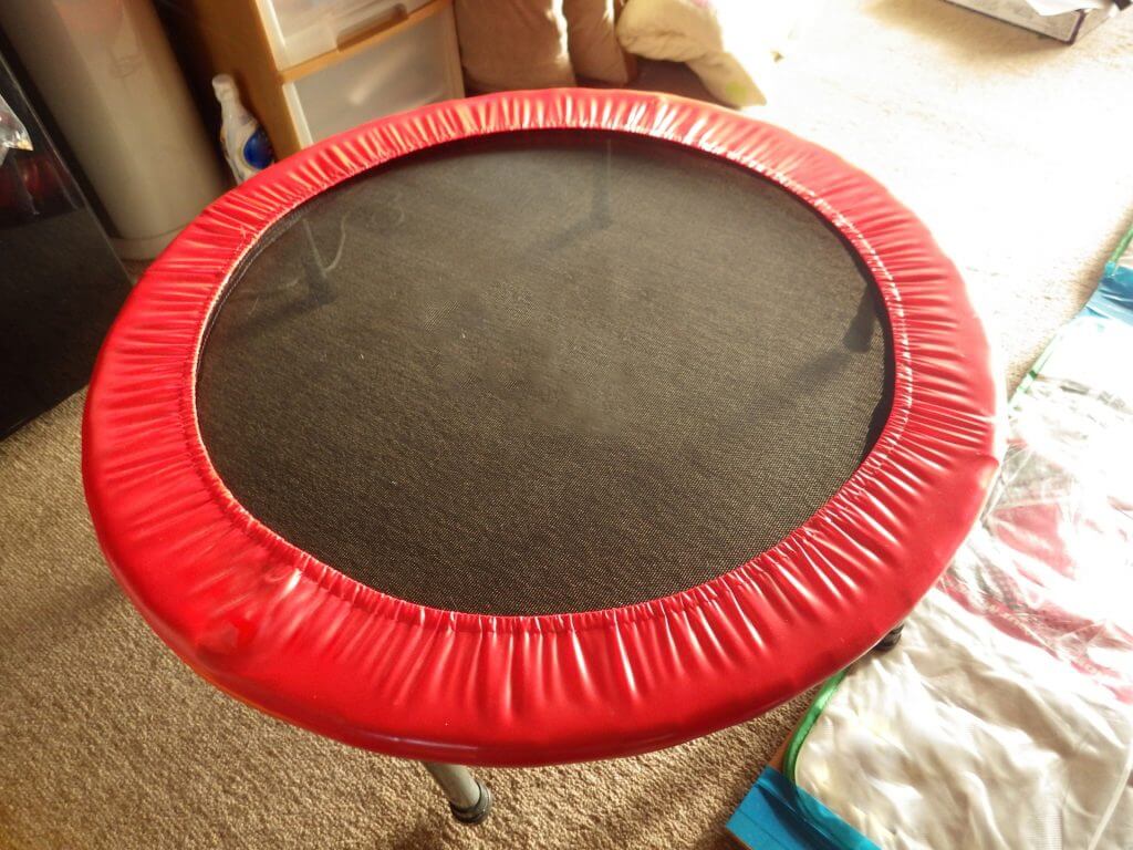 リビングにあるトランポリン