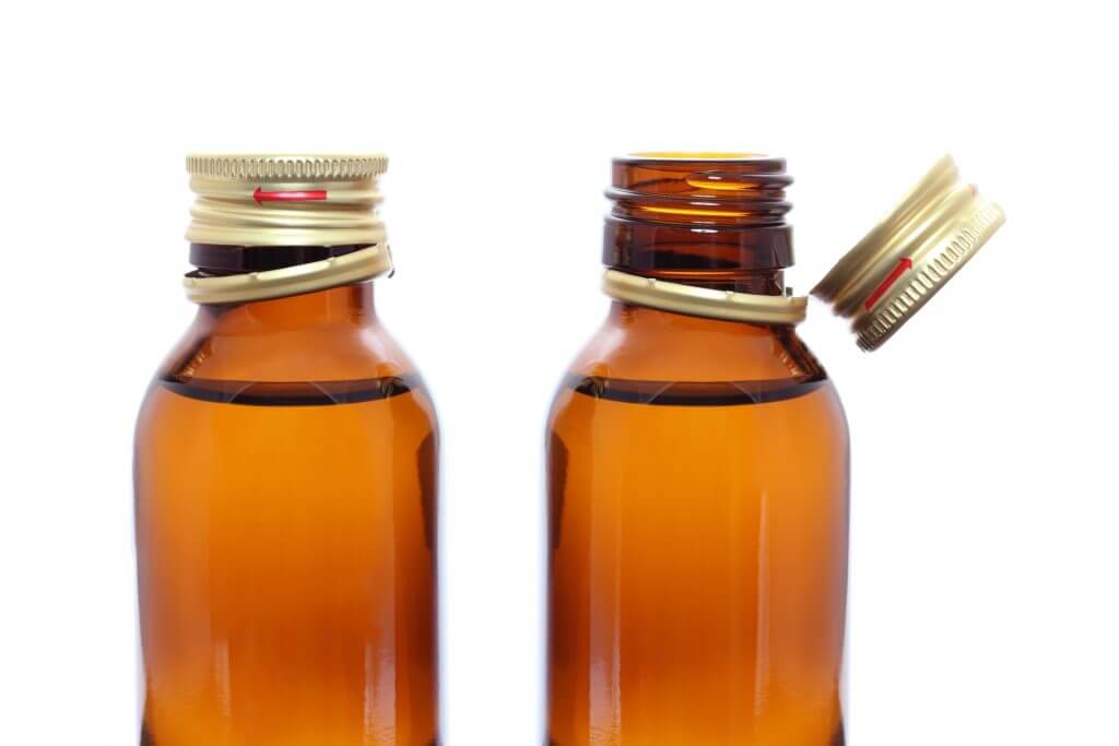 蓋の開いた栄養ドリンクの瓶