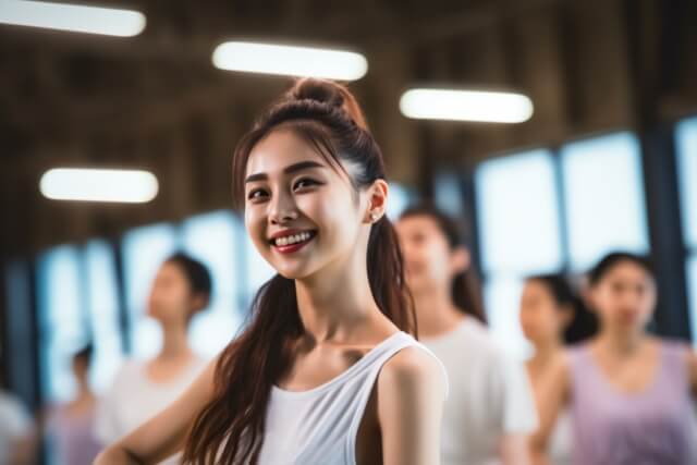 楽しく筋トレする女性