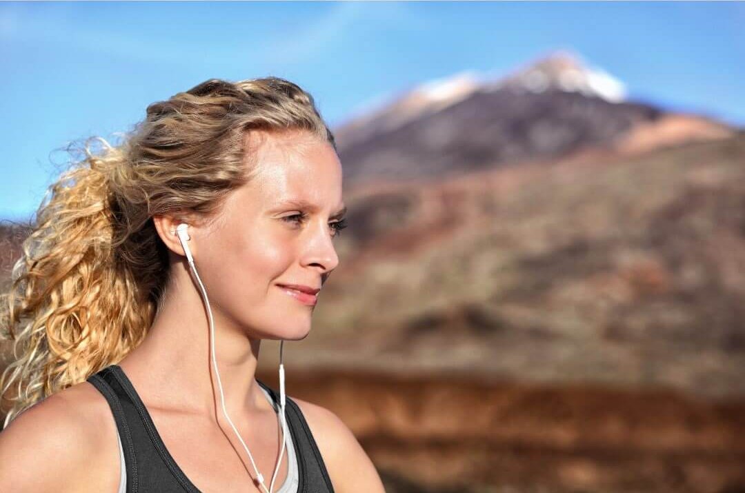 ランニング中のイヤホンは禁止にすべき？音楽のメリットとデメリットを現役ランナーが解説！