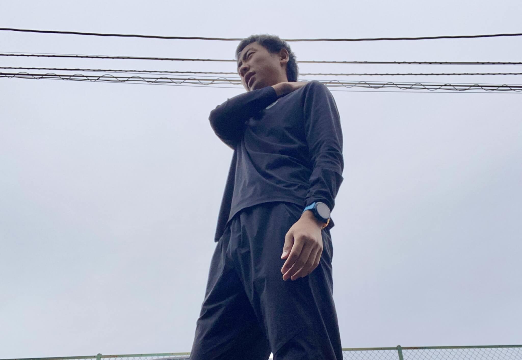 ランニングで肩こりになる3つの原因とは？上半身の正しいフォームと走りながらできる対策法も解説！