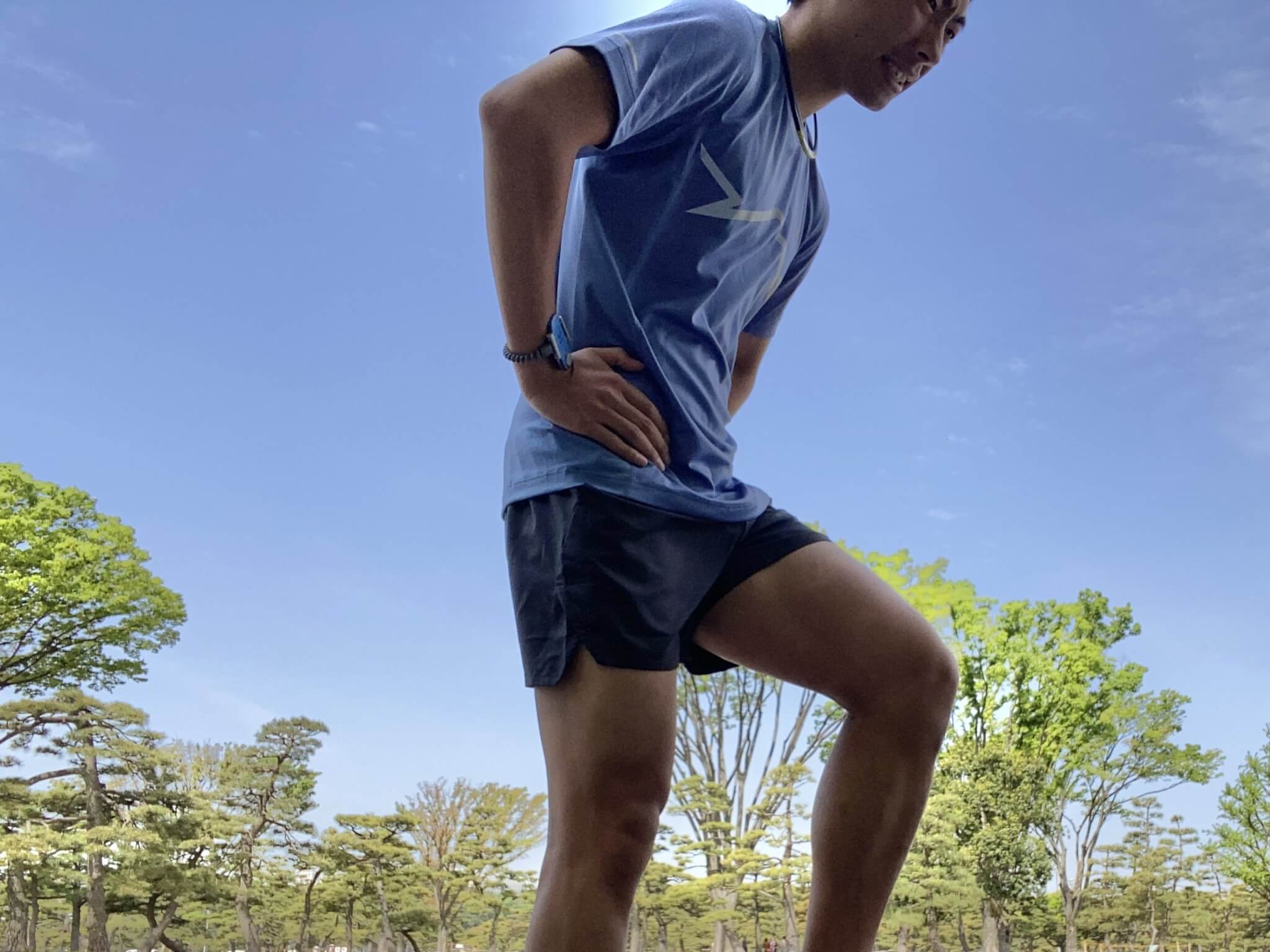 ランニングで股関節に痛みを感じる原因と対策3選！ウォームアップにおすすめのストレッチも紹介