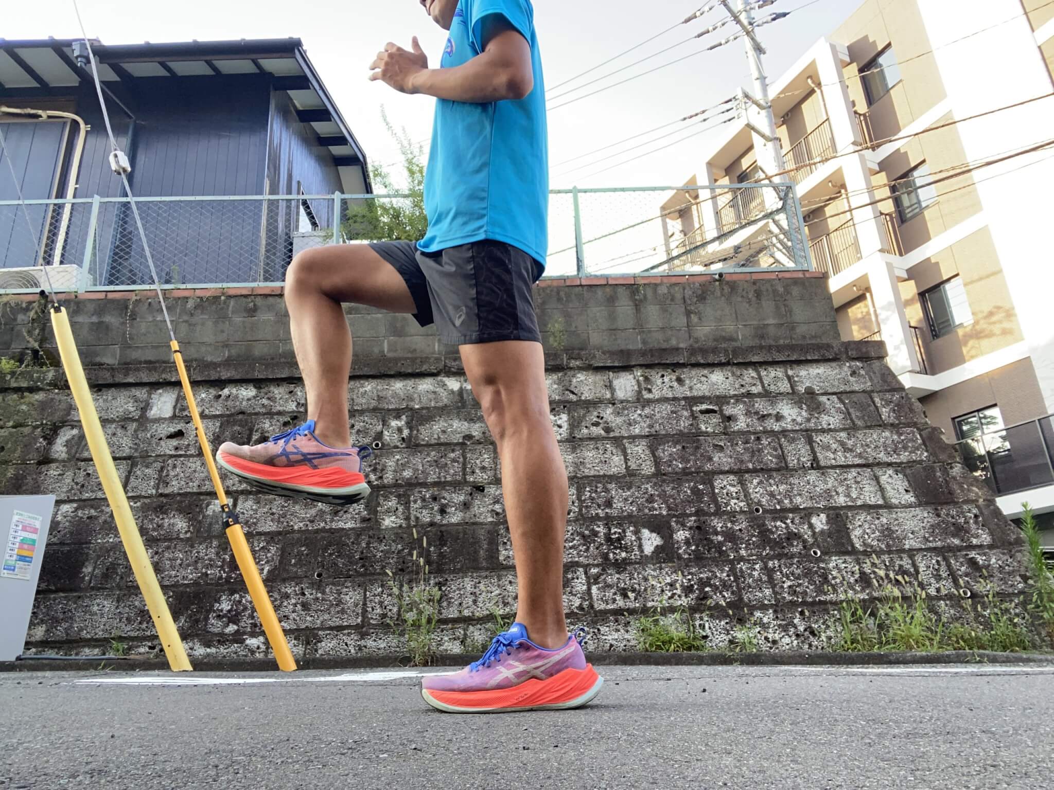 ランニングで腿上げがもたらす3つの効果とは？正しいフォームやトレーニング法なども解説！