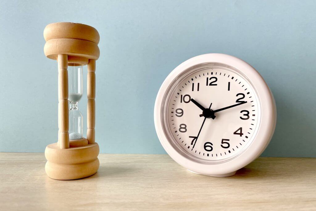砂時計とアナログ時計